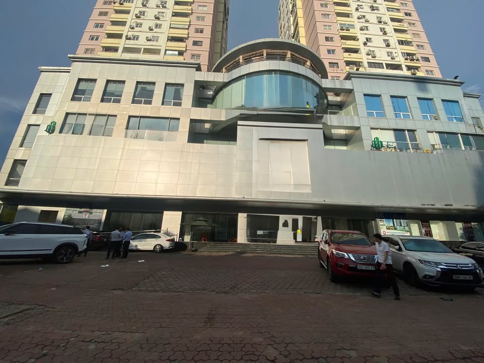 Cho thuê nhà mặt phố Nguyễn Văn Cừ, Quận Long Biên 1000m² - Thích hợp cho kinh doanh đa ngành nghề