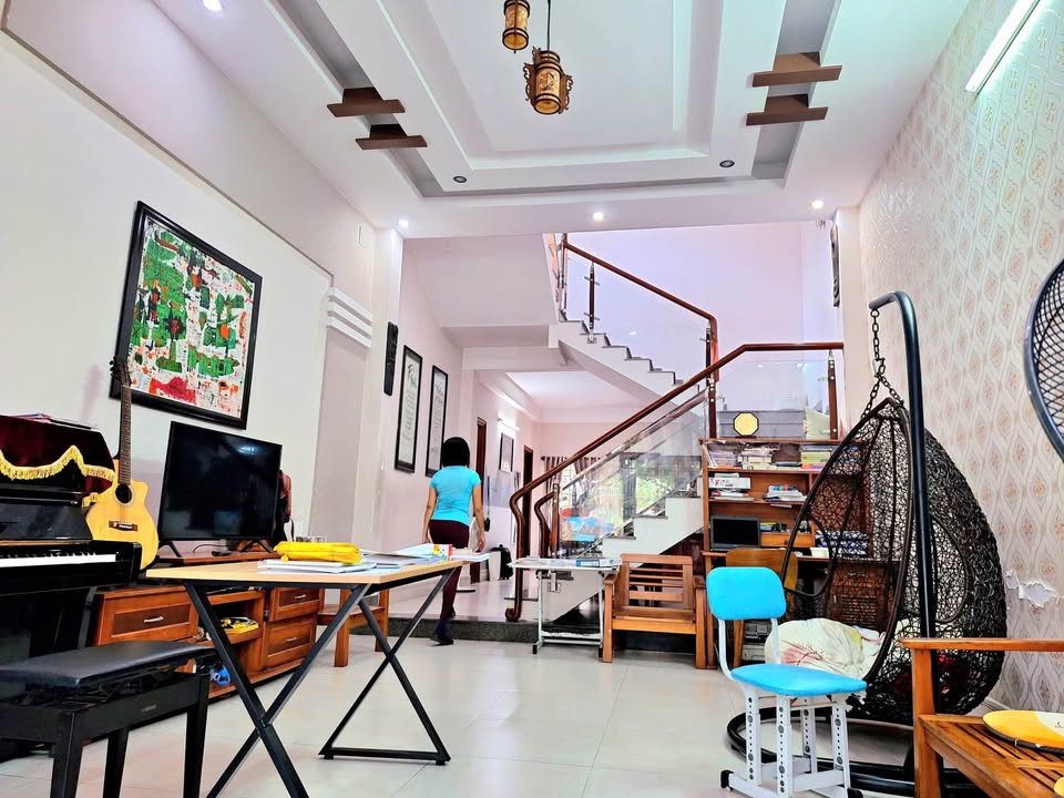 Nhà riêng lô góc Phước Ninh, Hải Châu - 90m² giá 6 tỷ - Sẵn sàng vào ở!