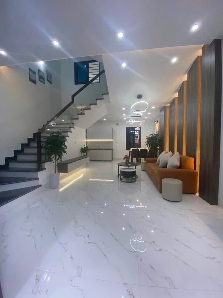 Nhà 3 tầng 50m² Lê Thanh Nghị - Đầy đủ nội thất, giá chỉ 2.x tỷ!