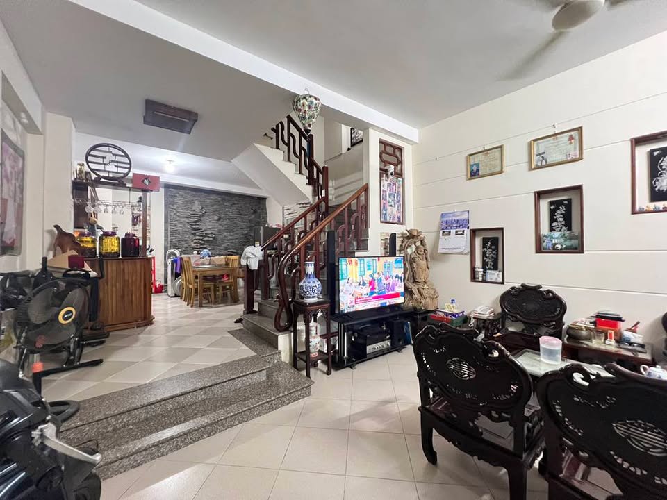 Nhà Bát Khối Gia Lâm 54m² giá nhỉnh 6 tỷ - Ô tô tránh, kinh doanh thuận lợi!