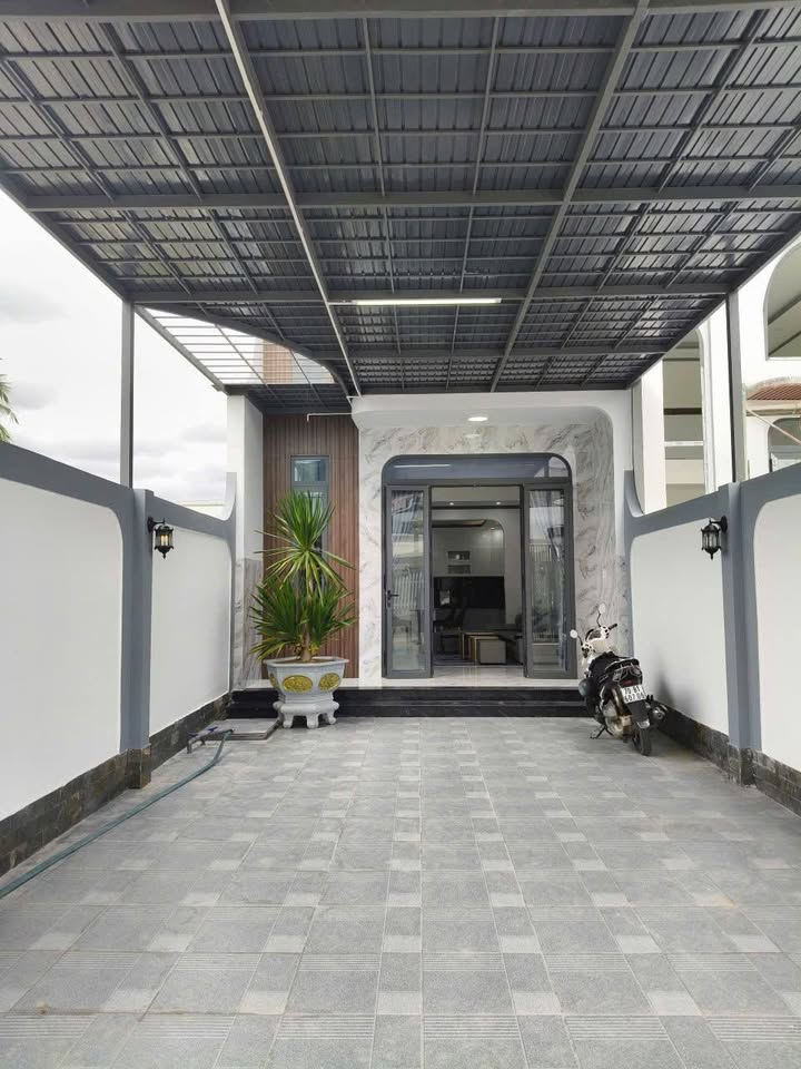 Nhà Lầu Lửng Hiện Đại KP Long Hải, Tây Ninh - Chỉ 1.89 tỷ, Sẵn Sàng Vào Ở!