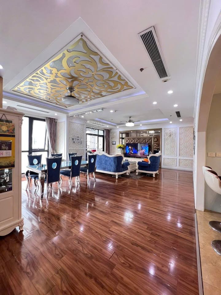 Căn hộ cho thuê Royal City Thanh Xuân 120m² giá 3x triệu - Căn góc thoáng sáng, full nội thất đẹp!