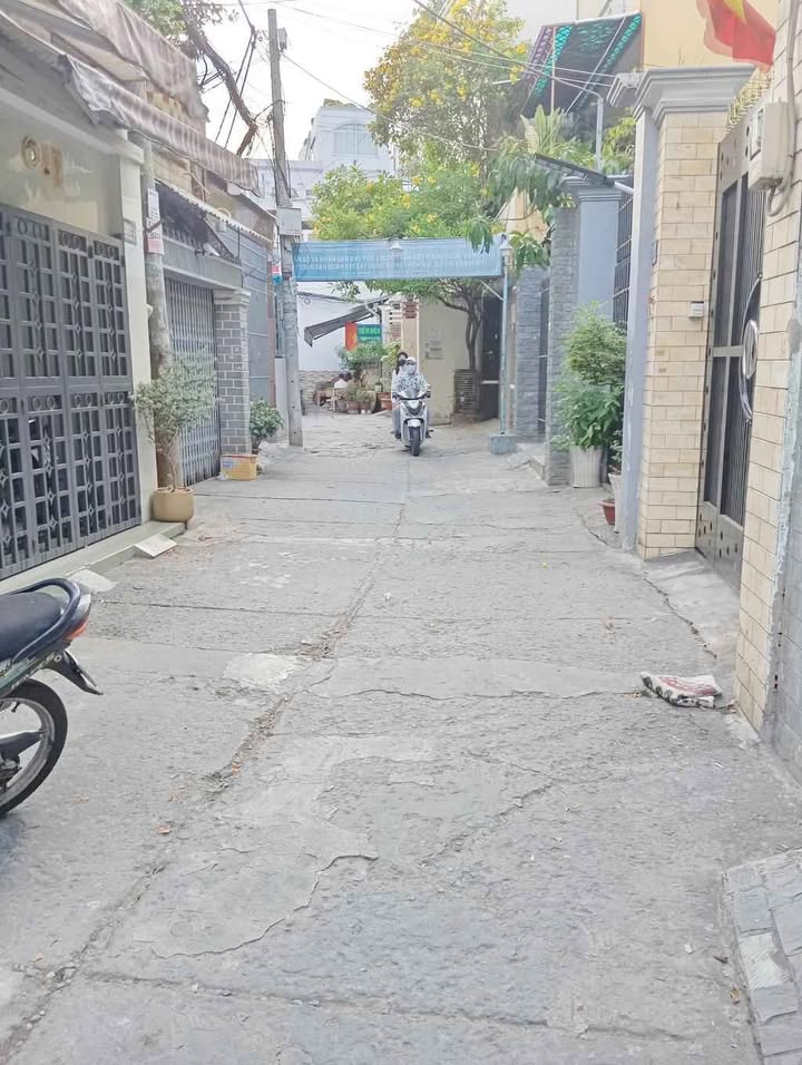 Nhà cấp 4 Phường 16, Quận 8, 42m² - Tiện xây mới ngay!