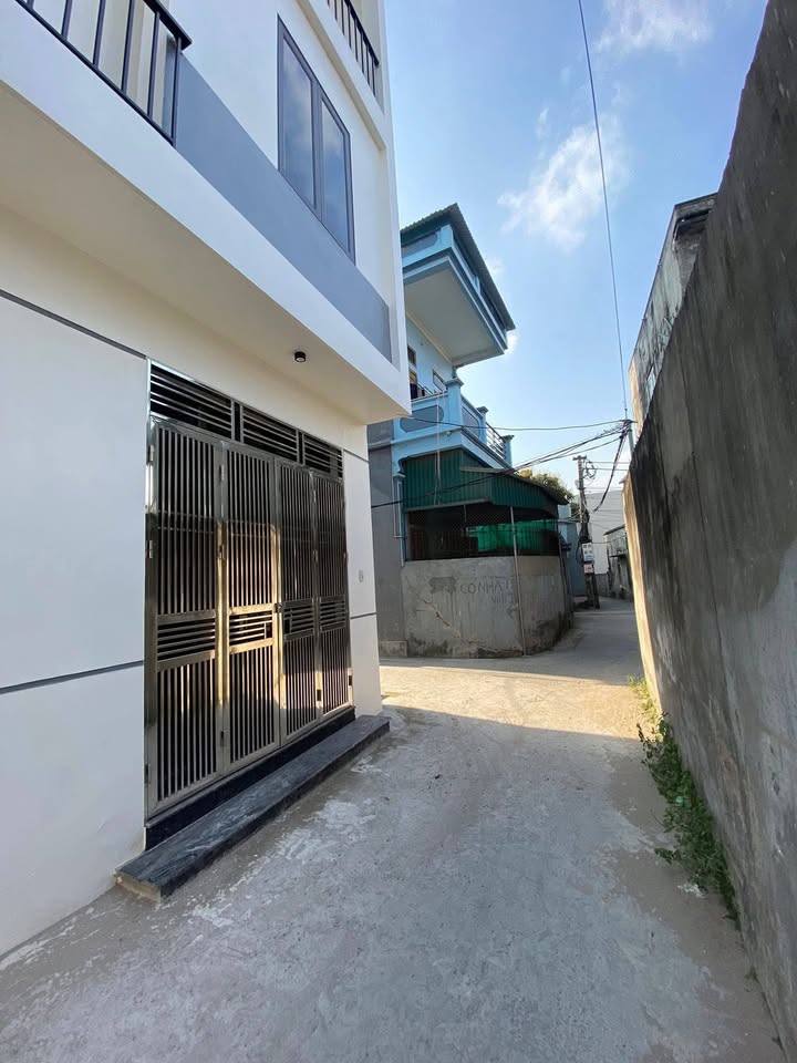 Nhà 3 tầng Vũ Phúc 41m² giá 2 tỷ - Thiết kế hiện đại, sẵn sàng ở ngay!