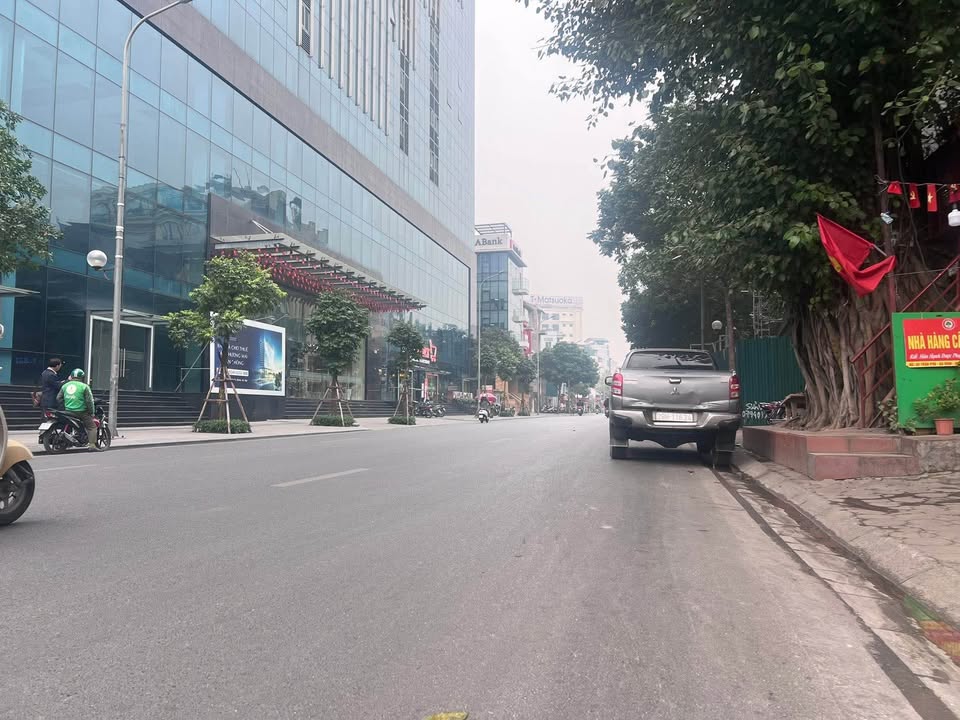 Nhà mặt phố Trần Phú, Quận Ba Đình, 9m² - Kinh doanh cực tốt!