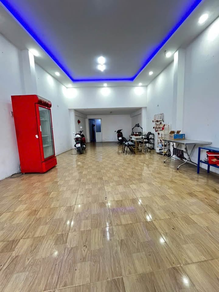 Cho thuê nhà mặt tiền LVCC Nha Trang 106m² giá 22 triệu - Mặt tiền rộng rãi, tiện kinh doanh!