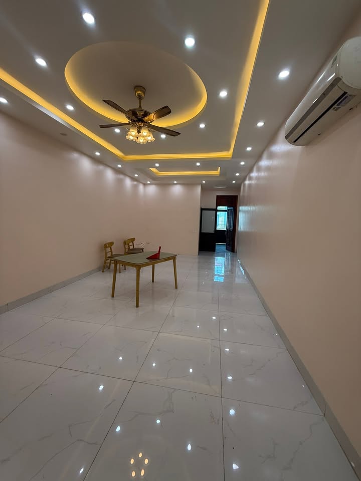 Nhà 5 Tầng gần Vincom Ngã 6 - 5 Phòng Ngủ khép kín, Full Nội Thất - Chỉ 28 triệu/tháng!