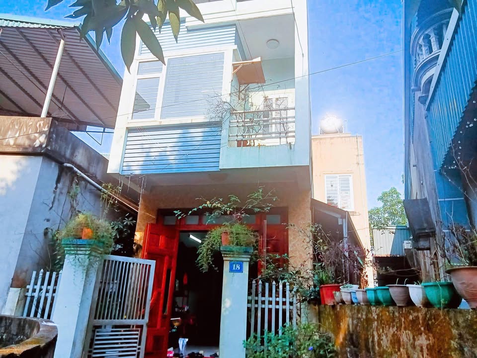 Nhà 2 tầng tại Km8 Quang Hanh, 82m² giá 1.85 tỷ - Gần biển, không khí trong lành!