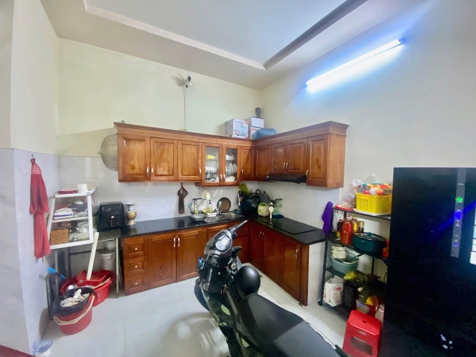 Nhà 3 tầng Hướng Đông tại Cam Lộ 45m² giá 2.35 tỷ - Đầu ngõ trường học