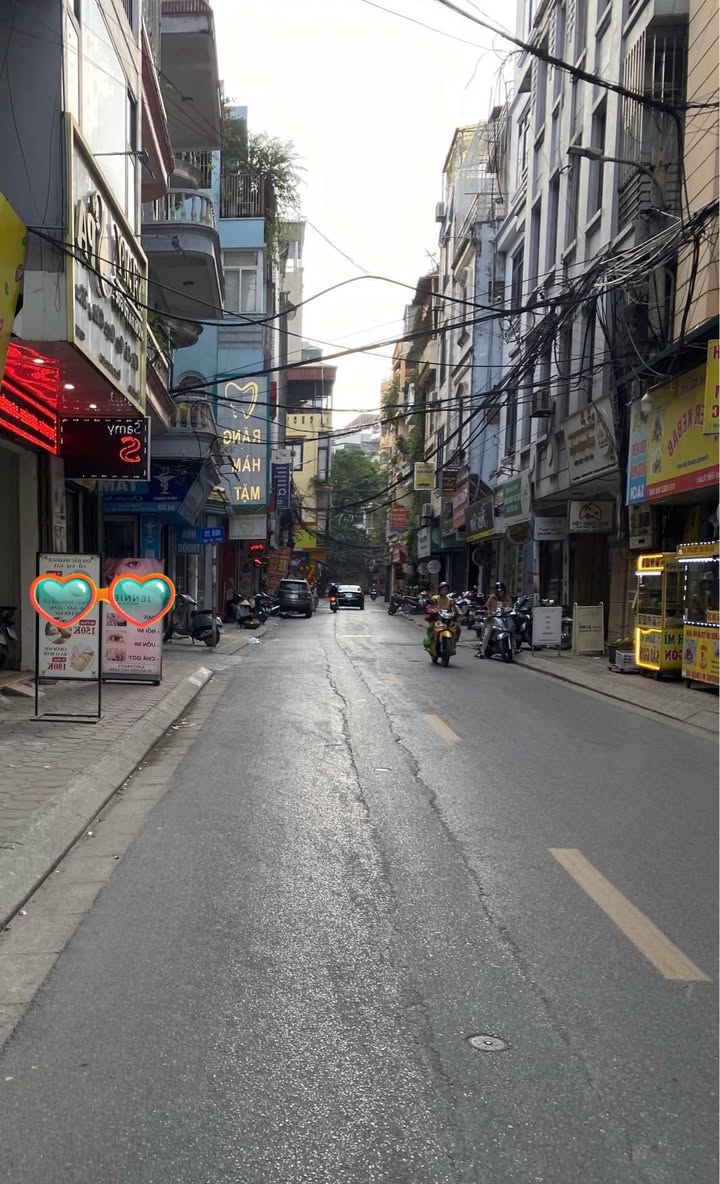 Nhà mặt ngõ 255 Lĩnh Nam 40m² giá 6 tỷ - Ô tô qua, gần Times City!