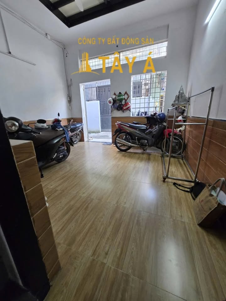 Nhà bán quận Tân Phú 39m² giá 3.85 tỷ - Hẻm rộng 1.76m, hướng Bắc