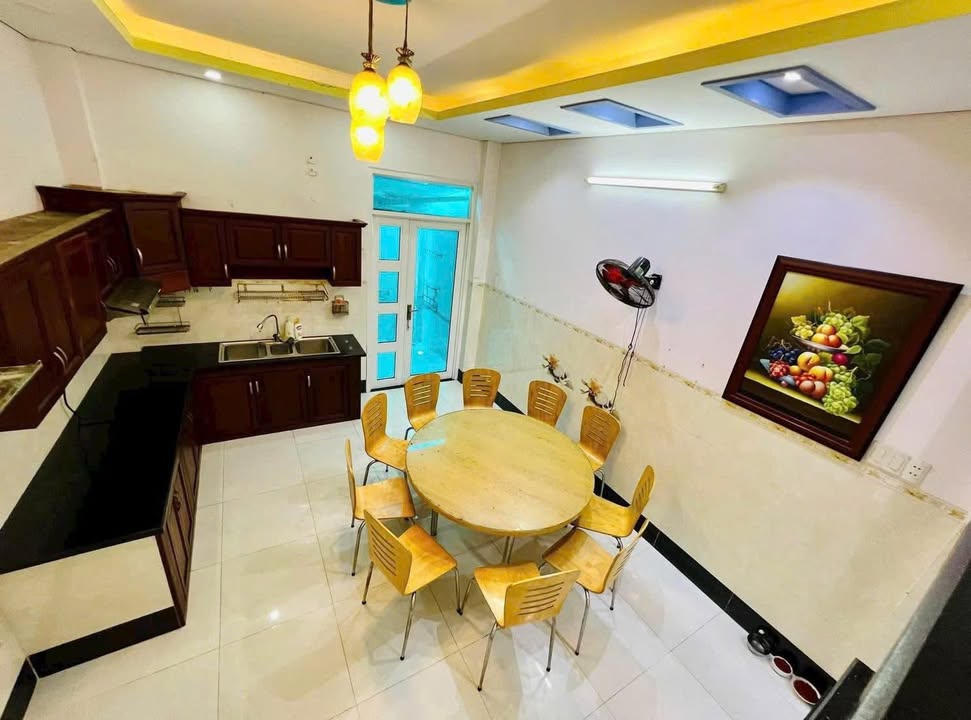 Nhà nguyên căn đường 32, Tân Phong, Quận 7 diện tích 72m² giá 25 triệu - Đừng bỏ lỡ cơ hội này!