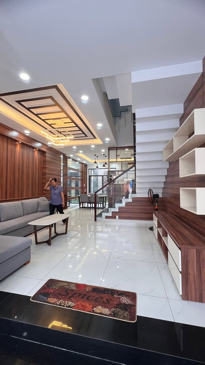 Nhà nguyên căn cho thuê tại Phạm Hữu Lầu, Quận 7, 100m² - Giá 30 triệu/tháng, thích hợp cho gia đình lớn!