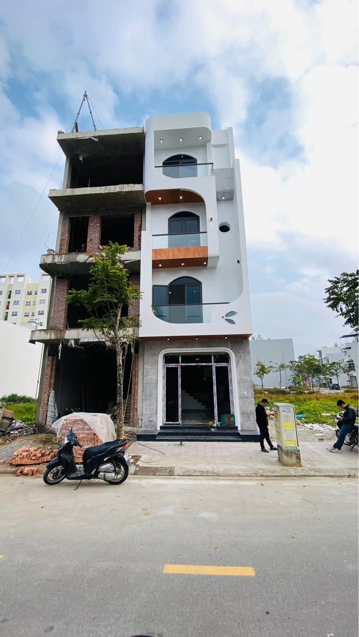 Nhà Đẹp 4 Tầng KĐT Vũ Phúc 76m² giá 5 tỷ - Thang máy hiện đại, thiết kế sang trọng!