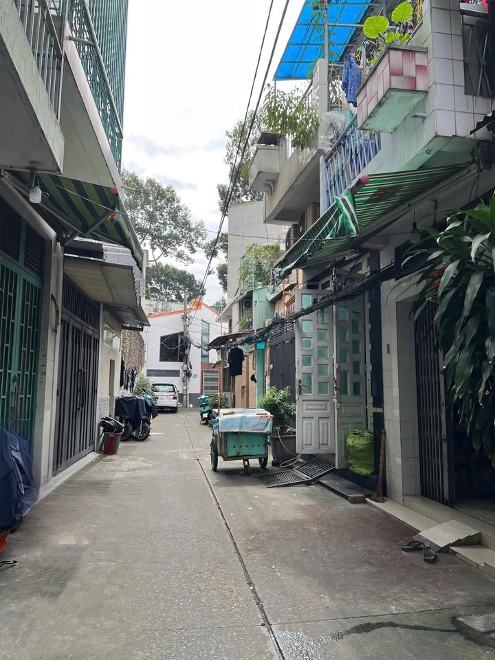 Nhà cấp 4 hẻm Lãnh Binh Thăng, Quận 11, 50m² giá chỉ 7.x tỷ - Nở hậu, hẻm thông thoáng!