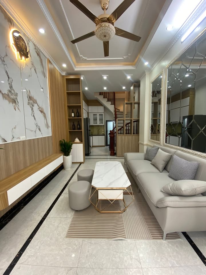 Nhà riêng 5 tầng Lĩnh Nam 190m² giá 7 tỷ - Chủ cần bán gấp, thương lượng tốt!