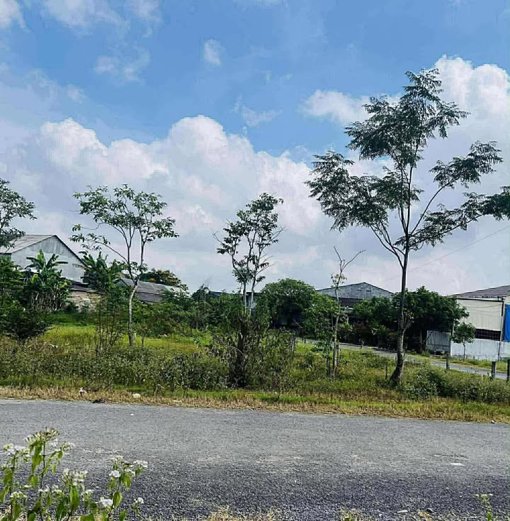 Bán FrontHouse Thị Trấn Ái Tử 165m² giá 700 triệu - Mặt tiền đường Đặng Thí