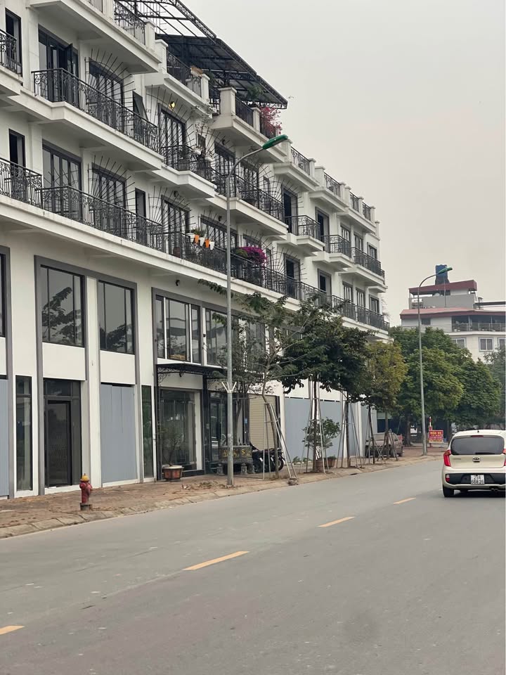 Shophouse Công Viên Gia Lâm 68m² giá 13 tỷ - Sổ đỏ lâu dài, kinh doanh lý tưởng!