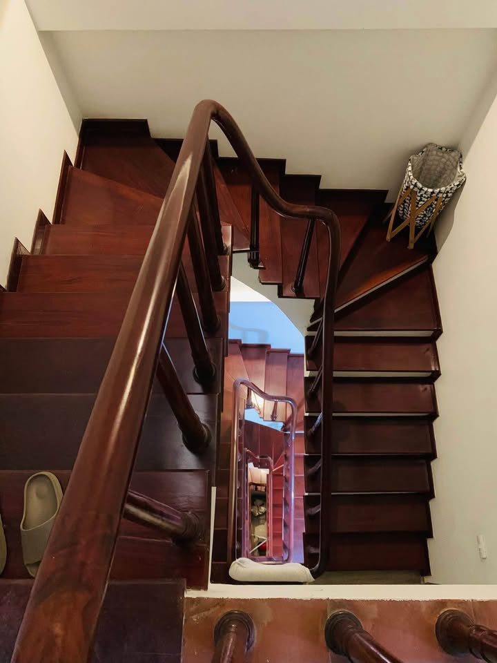 Nhà mặt ngõ ô tô tránh phố Bồ Đề 53.3m² giá 10 tỷ - Vị trí đắc địa, kinh doanh sầm uất!