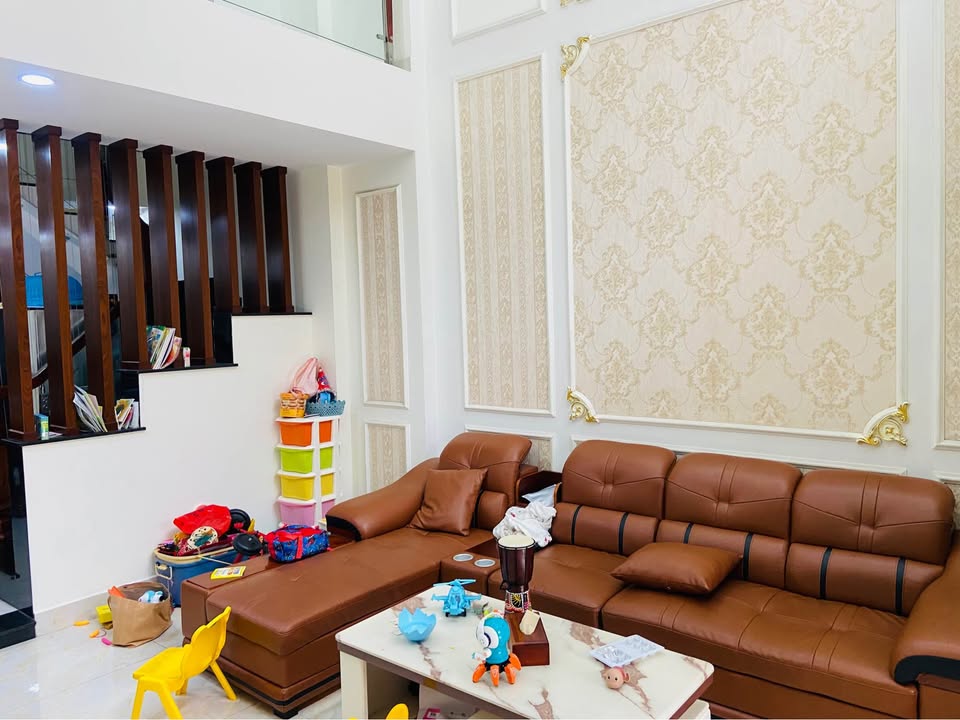 Nhà 4 tầng Hiệp Bình Chánh, Thủ Đức 60m² giá 8.8 tỷ - Thiết kế hiện đại, sẵn sàng vào ở!