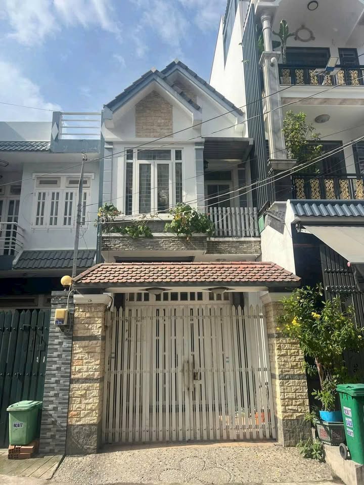 Nhà cho thuê Nguyễn Quý Yêm, Bình Tân 80m² giá 12 triệu - Dọn vào ở ngay!