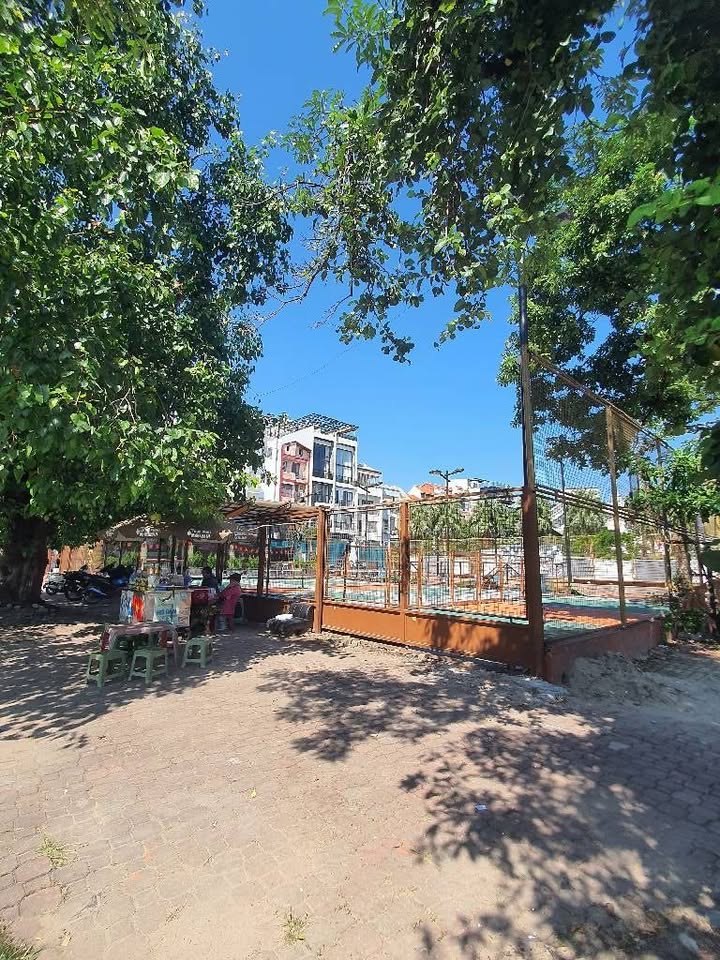 Nhà 5 tầng Bồ Đề, Long Biên 33m² - Ô tô đỗ cửa, tiện ích ngập tràn!