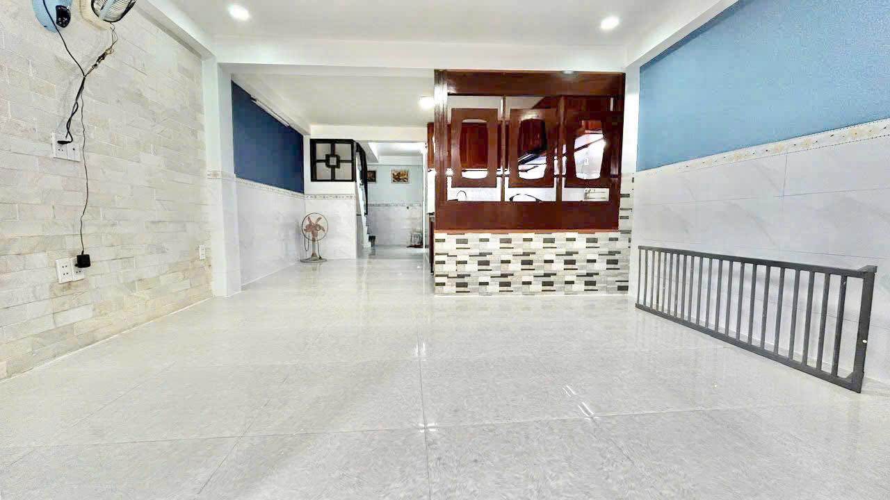 Nhà cho thuê hẻm xe tải Nguyễn Quý Yêm, 50m² giá 9 triệu - Nội thất đầy đủ, tiện nghi!