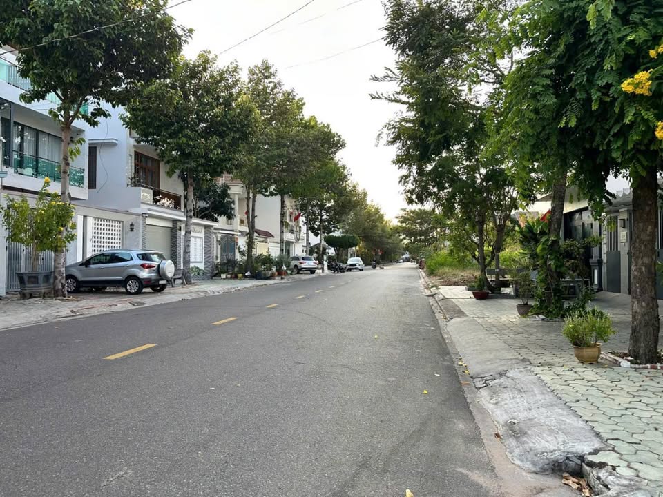 Nhà nguyên căn mặt bằng kinh doanh 78 Đào Duy Tùng, 100m² giá 5 triệu - Vị trí đắc địa tại Phan Thiết!