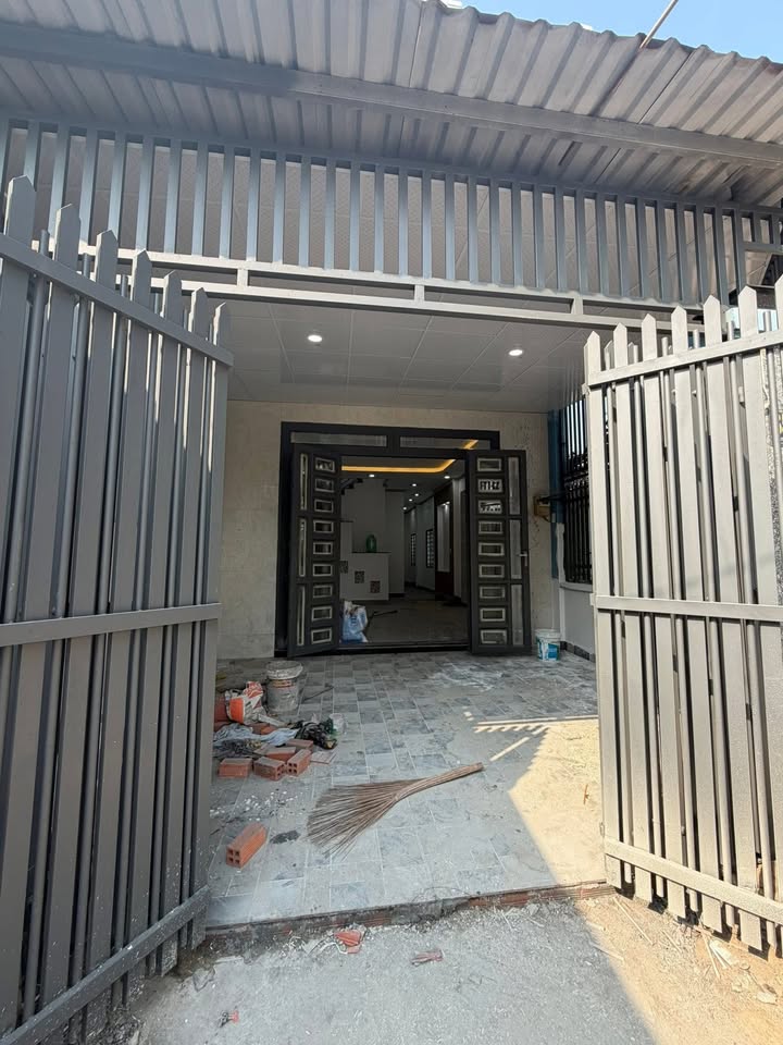 Nhà Hóc Môn 85m² giá 4.25 tỷ - Sổ hồng chính chủ, gần cổng trường