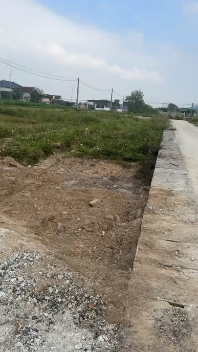 Bán FrontHouse 220m² Lối 2 Đường nhựa liên huyện Nghi Lộc giá chỉ 6 tỷ - Đầu tư sinh lời ngay!