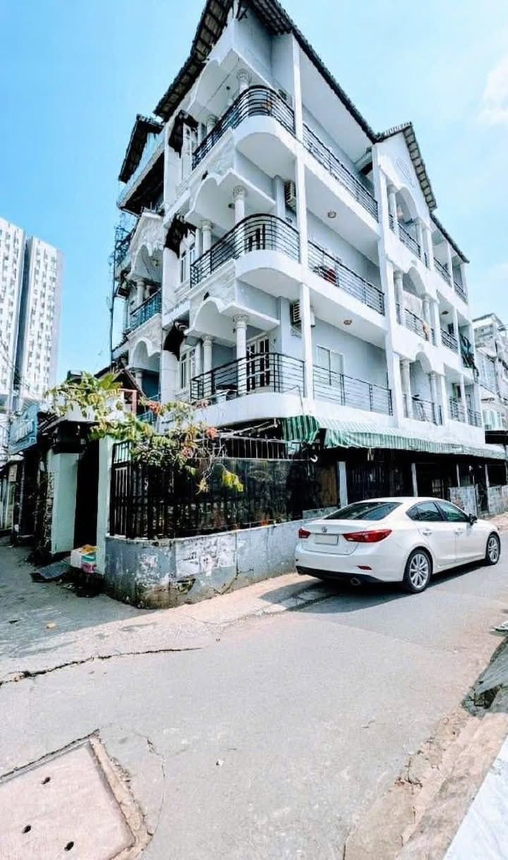 Nhà riêng hẻm xe hơi Quận 7 104m² giá 8 tỷ - Khai thác cao, đầu tư sinh lời!