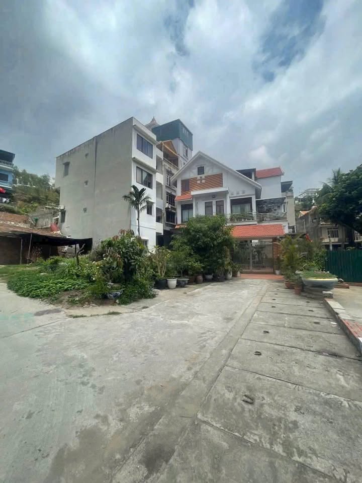 Đất nền Bãi Cháy 135.6m² giá chỉ 4x triệu - Vị trí đẹp, tiện ích đầy đủ!