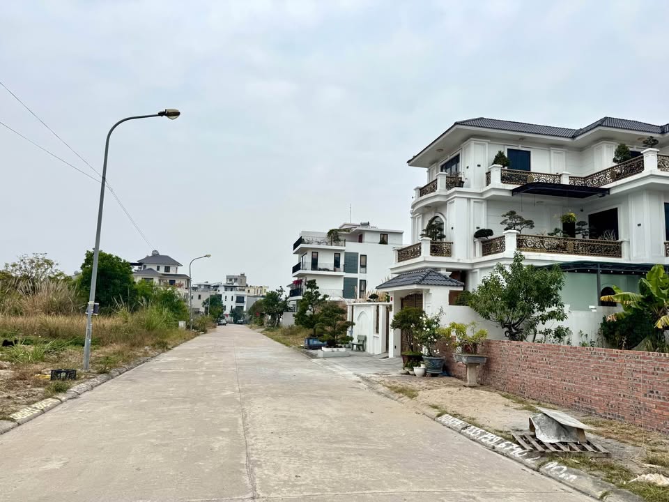 Đất biệt thự Đồi Sato - Hạ Long 240m² giá 12 tỷ - Vị trí đắc địa, view đẹp!