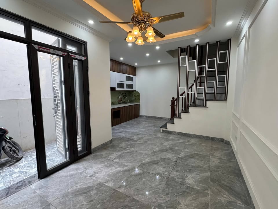 Nhà nguyên căn 5 tầng tại Yên Lũng, Hoài Đức - 4 phòng ngủ, giá chỉ 7.5 triệu