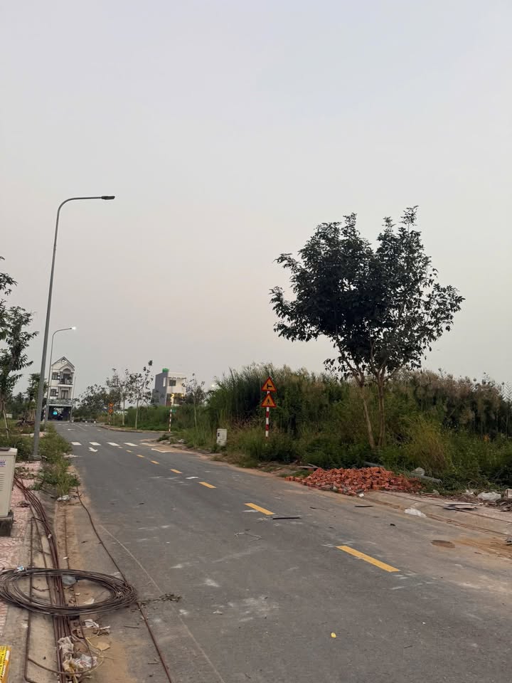 Nhà phố The Sol Hưng Long 92m² giá 4.39 tỷ - Nhà mới lung linh, đầy đủ nội thất!