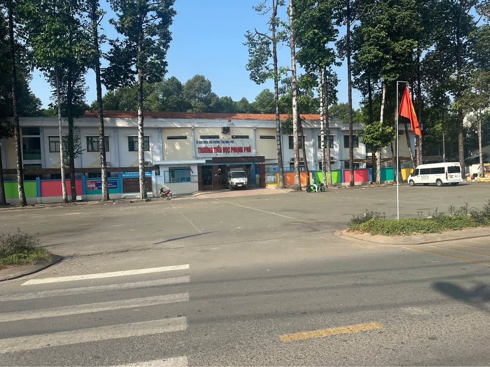 Bán nhà mặt tiền Đình Phong Phú, Thủ Đức 75m² - Kinh doanh thuận lợi!