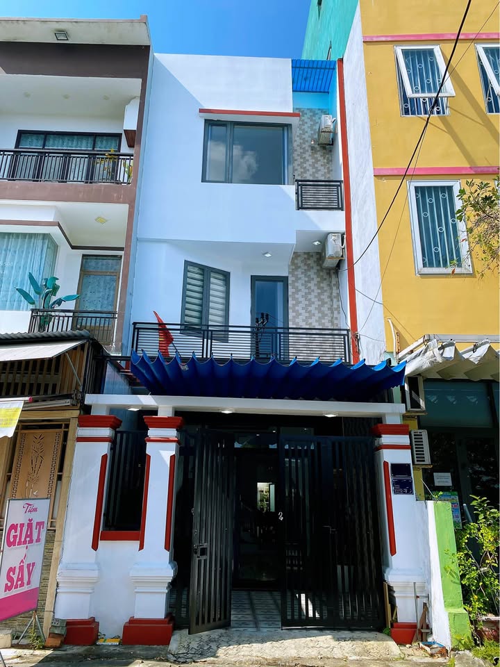 Nhà 3 tầng 3 mê mặt tiền đường Thanh Khê Đà Nẵng 75m² giá 6 tỷ - Thiết kế hiện đại, chắc chắn!
