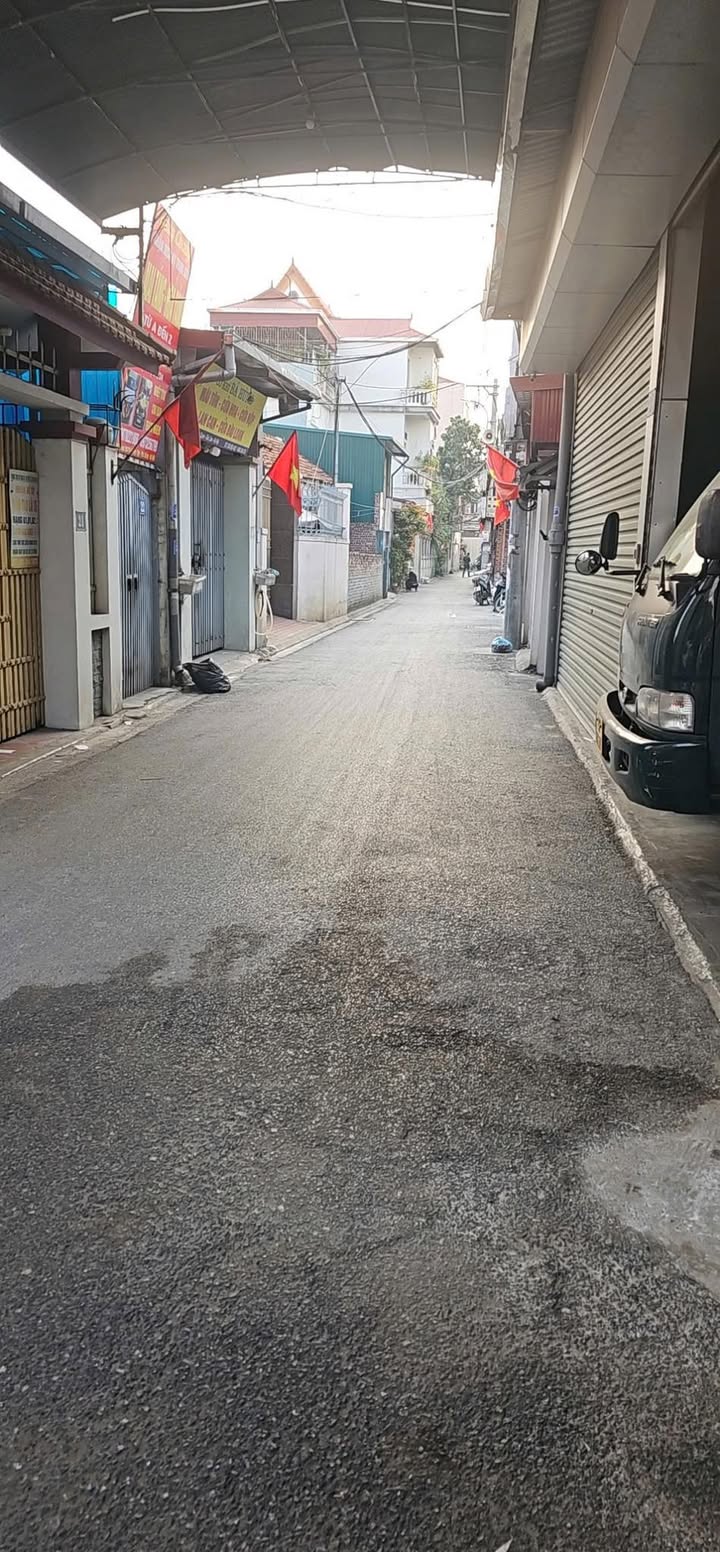 Đất Cống Thôn Yên Viên 49m² giá 3 tỷ - Sổ đỏ chính chủ, pháp lý rõ ràng!