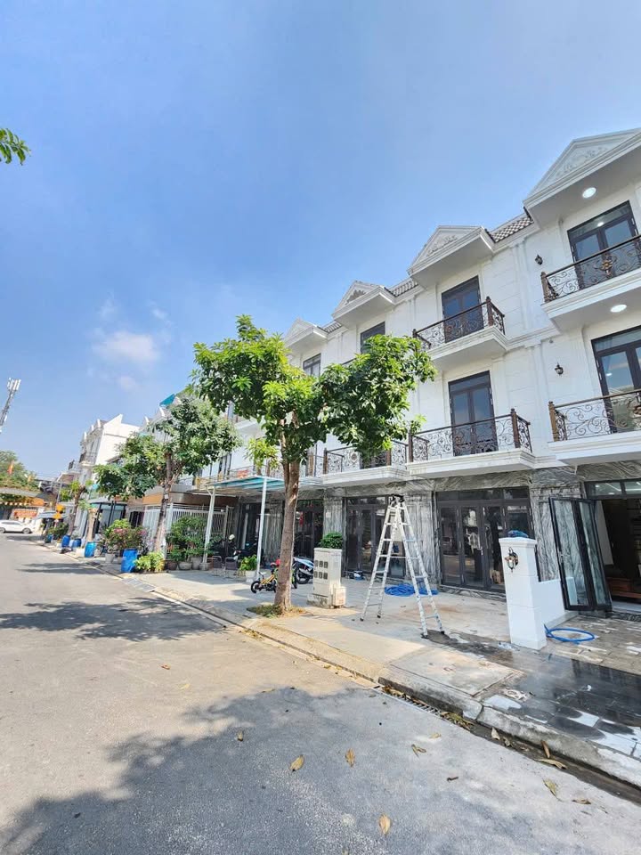 Nhà 1 Trệt 2 Lầu KDC Đông Hưng, Dĩ An 72m² giá 7 tỷ - Thiết kế hiện đại, sổ hồng hoàn công!