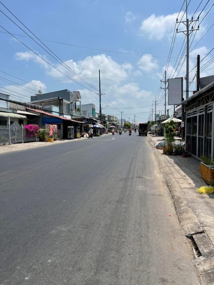 Nhà mặt tiền Tân Hiệp B, Kiên Giang 1210m² giá 1.4 tỷ - Vị trí đắc địa gần chợ!