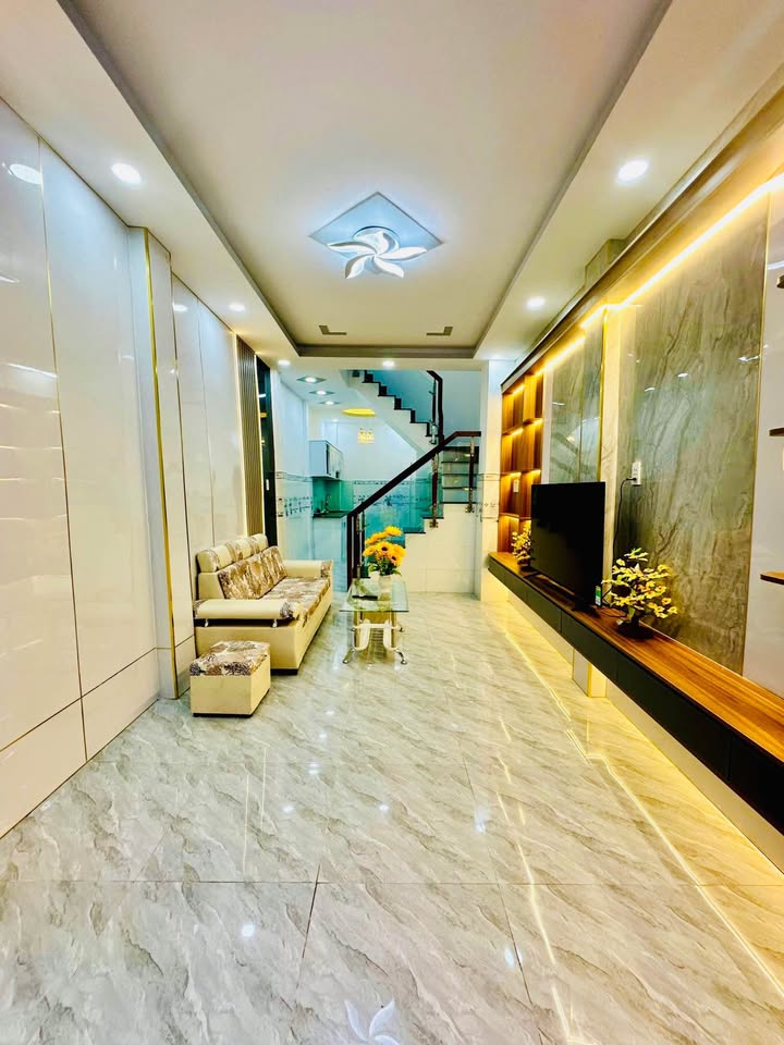 Nhà đẹp Bùi Minh Trực, Q8 30m² giá 4.48 tỷ - Sẵn sàng vào ở ngay!