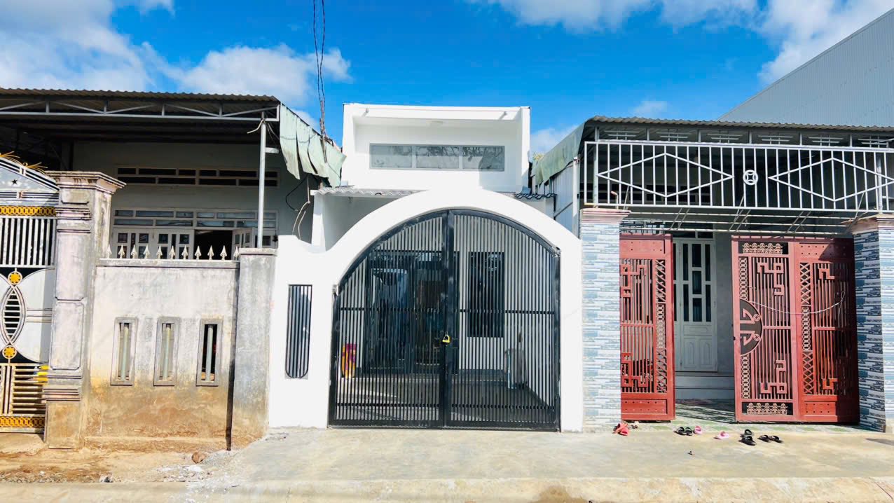 Nhà mặt tiền Mai Thúc Loan, Phường Thống Nhất, Gia Lai - 80m² chỉ 2.2 tỷ - Full nội thất, ô tô vào tận nhà!