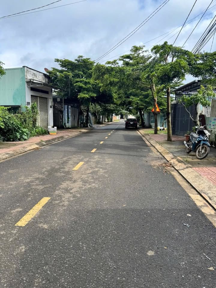 Nhà mặt tiền Nguyễn Bá Ngọc, Pleiku 144m² giá 1.85 tỷ - Kinh doanh thuận lợi!