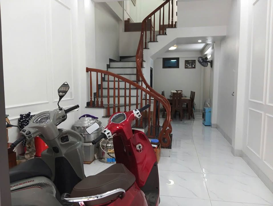 Nhà 3 tầng đường Quang Trung, TP Thái Bình 37m² giá 3 tỷ - Vị trí đắc địa gần trường và bệnh viện!