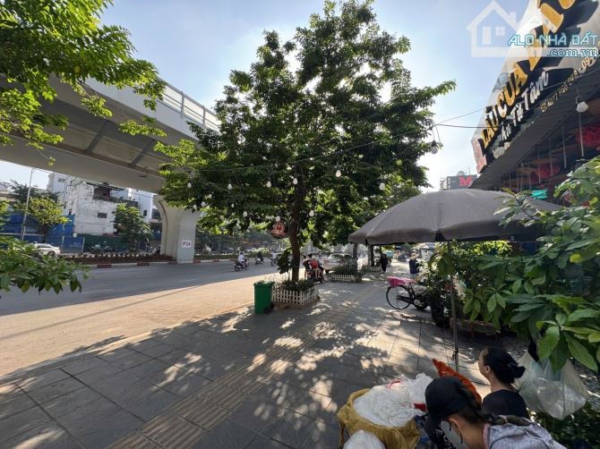 Nhà phố Minh Khai 57m² giá 16 tỷ - Ô tô vào nhà, lô góc đẹp!