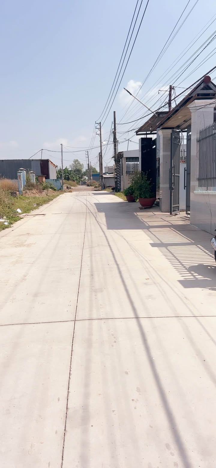 Nhà liền kề Phước Tân Biên Hòa 100m² giá 1.8 tỷ - Sổ riêng thổ cư