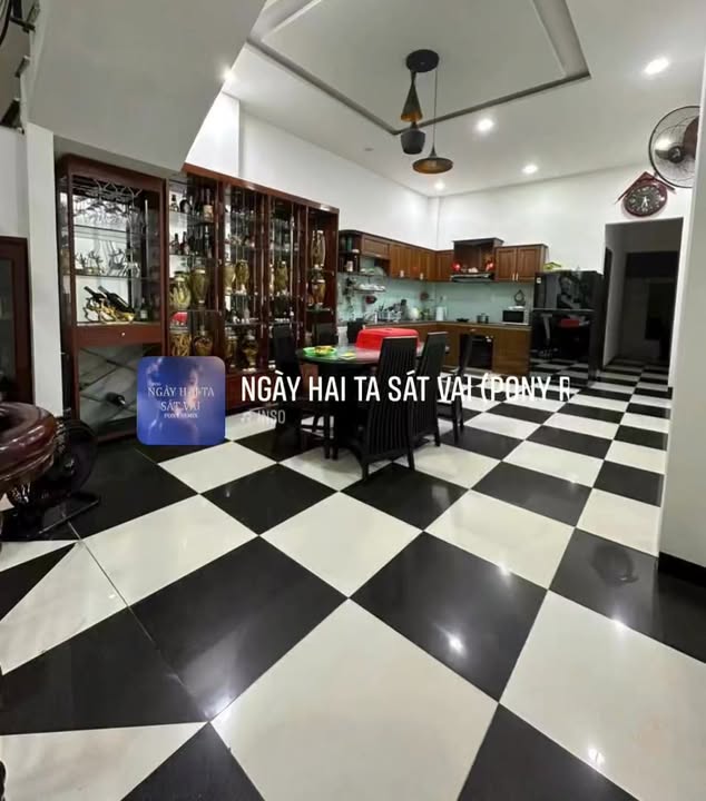 Nhà Hải Châu 107m² giá 11 tỷ - Tiện nghi trung tâm, ô tô vào nhà!