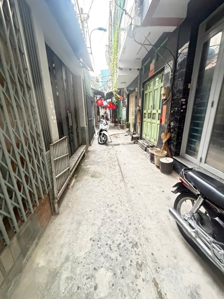 Nhà phố Hẻm 2.9m Tân Hòa Đông, Quận Bình Tân 16m² giá 2.29 tỷ - Sổ hồng riêng, gần chợ và trường học!