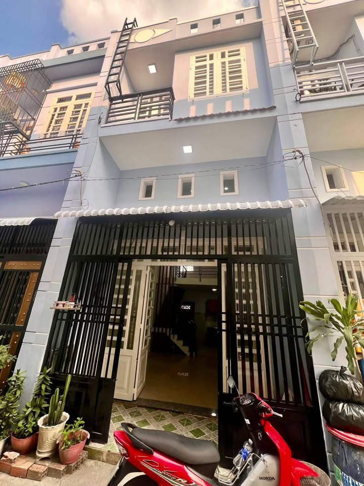 Nhà phố 3 tầng tại Khu Dân Cư Hiện Hữu, Bình Chánh 38m² giá 1.55 tỷ - Chính chủ bán gấp!