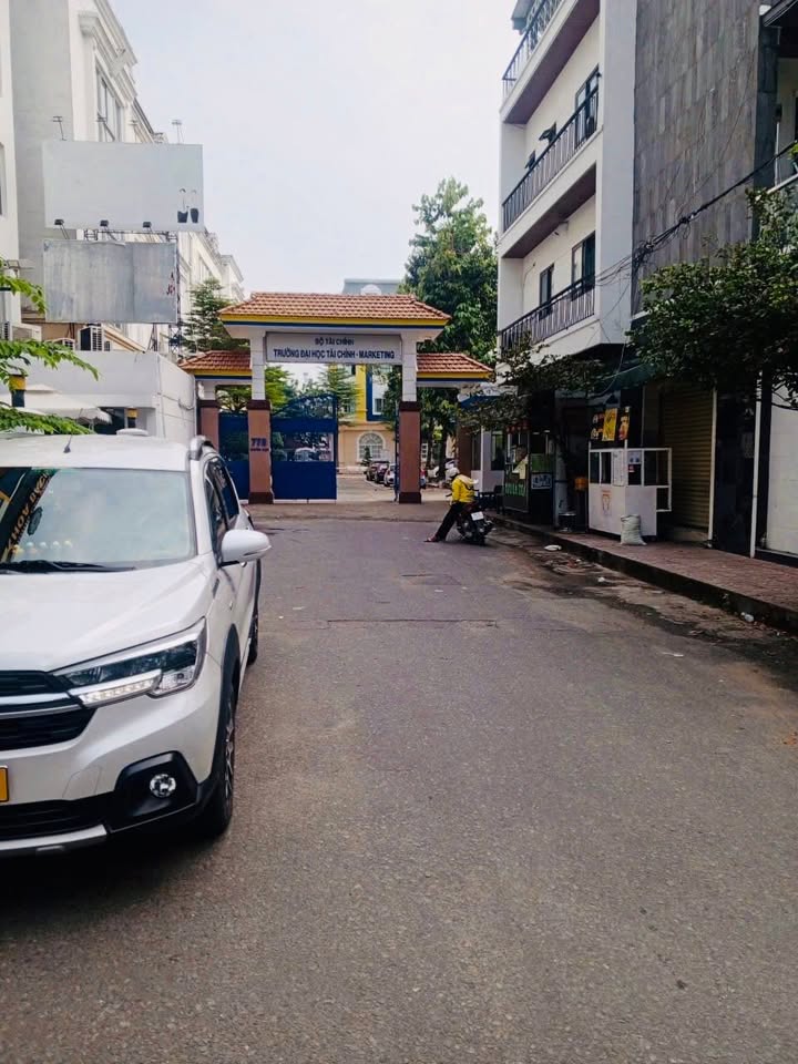 Nhà 4 Tầng Hẻm 6m Nguyễn Kiệm, Phú Nhuận 160m² giá 9.99 tỷ - Cơ hội đầu tư hấp dẫn!